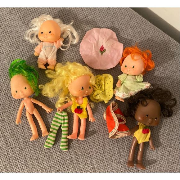 Vintage lot (5) Strawberry Shortcake dolls friends clothes Clean - Picture 1 of 6